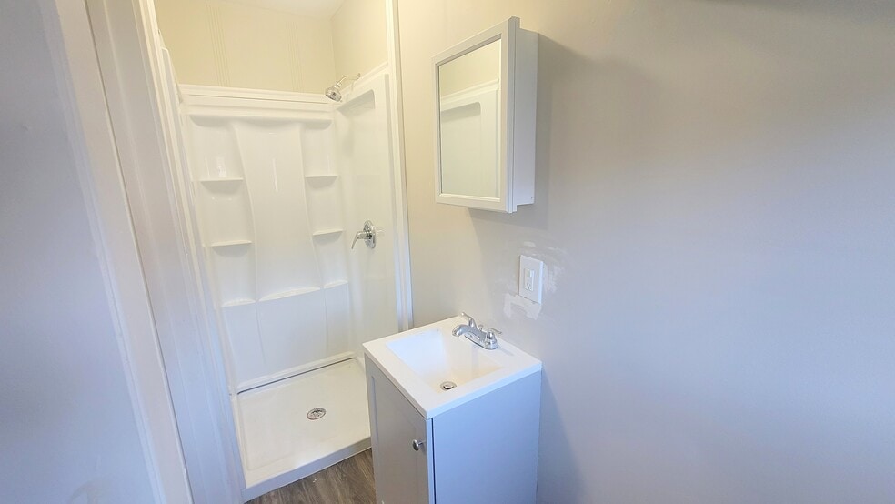 Building Photo - 3988 Lake Ave