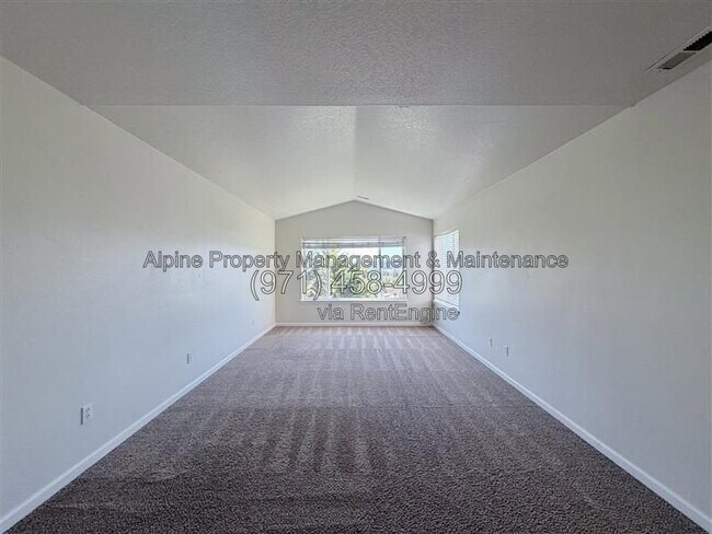 Building Photo - 13592 SW Mapleview Ln