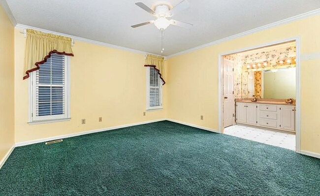 Building Photo - Charming ranch home 3 bedrooms and 2 bathrooms in Burlington w/ 5 garage spaces.