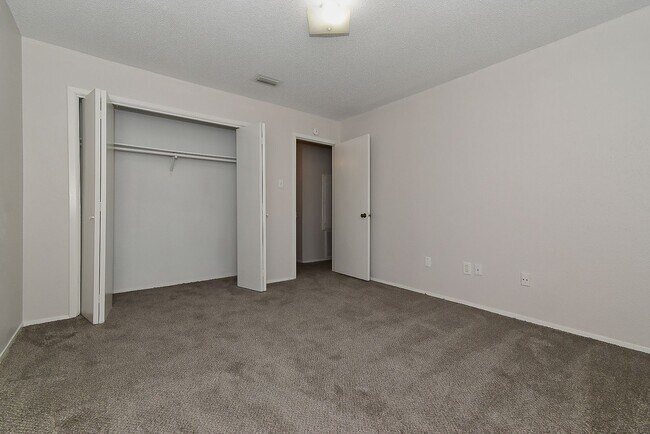 Building Photo - 1703 La Fontaine Ln