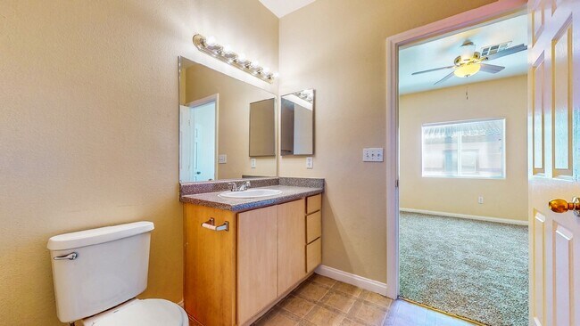 Building Photo - ** 2 weeks free rent. Excluding recurring fees** 2 BDR / 2.5 BATH SPACIOUS HOME