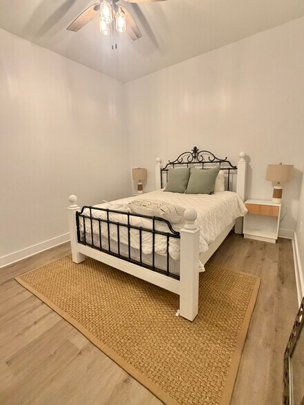 Building Photo - 2240 Caroline St