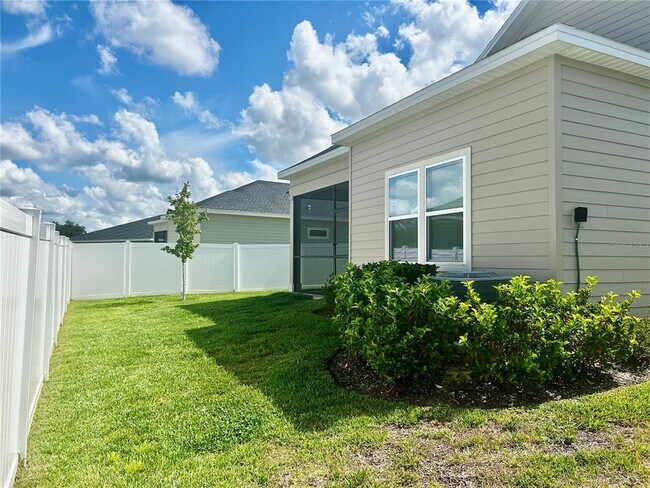 Building Photo - 4530 NW 14th Lp