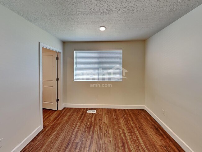 Building Photo - 1329 White St