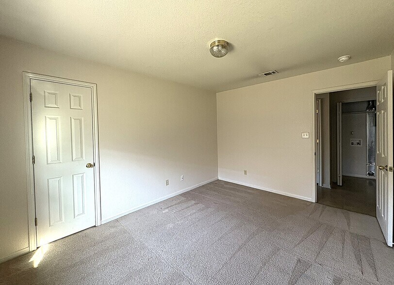 Building Photo - 2703 Vernice Loop