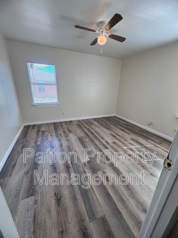 Building Photo - 109 S Palo Duro St