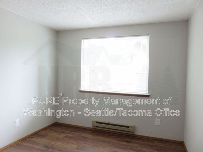 Building Photo - 511 Malibu Dr SE