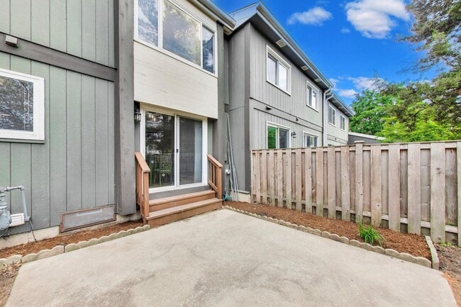 Building Photo - 281 Dupage Dr