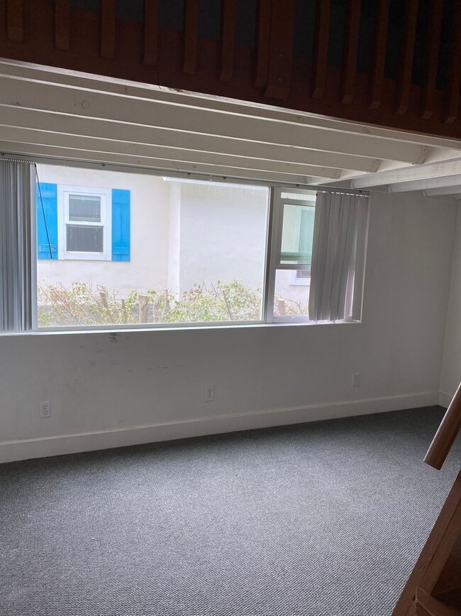 Building Photo - 6571 Del Playa Dr