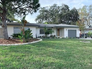 Building Photo - Beautiful Clearwater Home with Pool - 2bed|2bath WITH BONUS ROOM