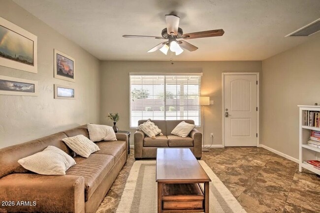 Building Photo - 609 S Priest Dr