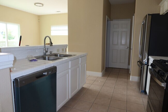 Building Photo - Agavae - MLK / 183 - Remodeled 3BD 2.5BA -...