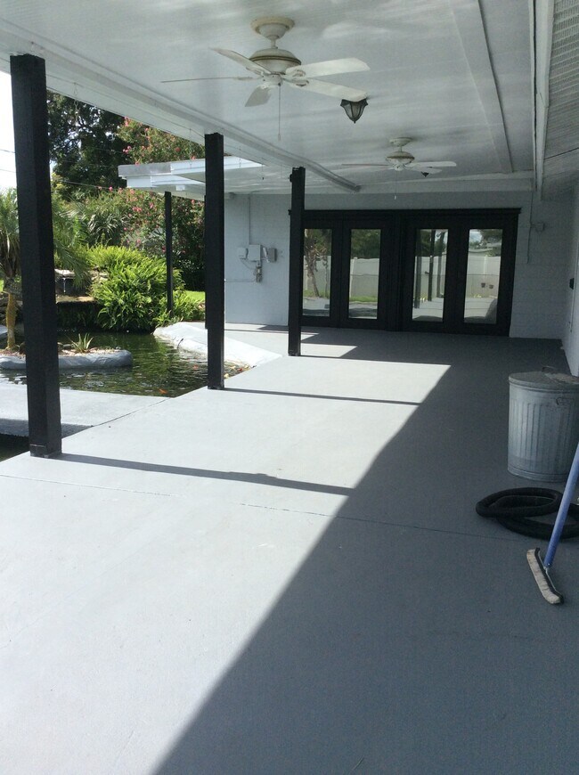 Building Photo - 1401 Silverstone Ave