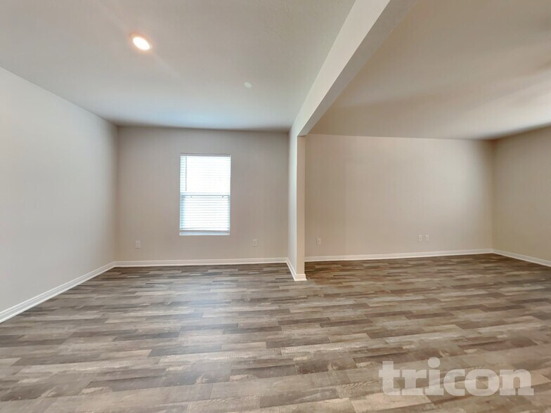 Building Photo - 10126 Cerritos dr