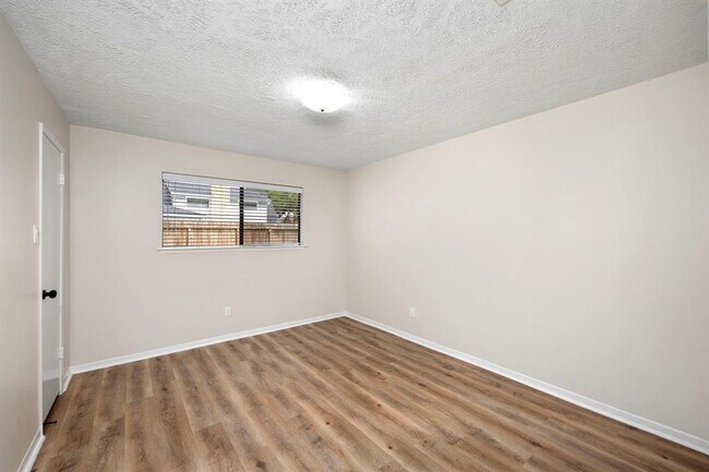 Building Photo - 21402 Park York Dr