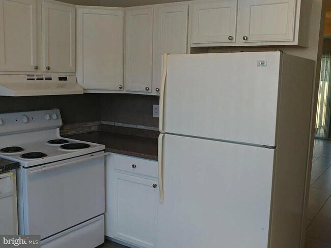 Building Photo - 3 Bedroom 1.5 Bathroom Townhouse in Edgewood, MD