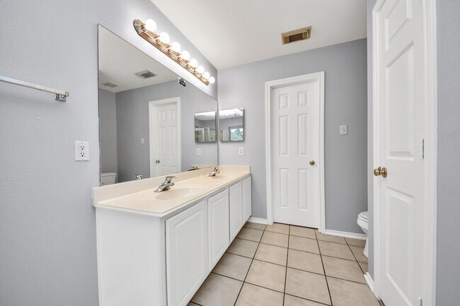 Building Photo - 16526 Cairngrove Ln