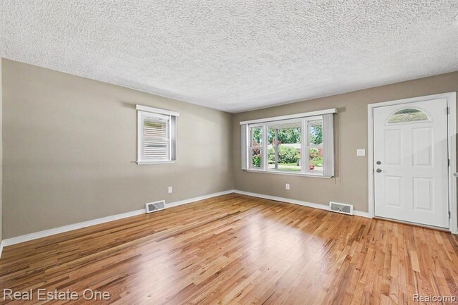 Building Photo - 1064 Woodslee Ave