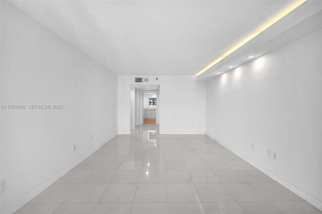 Building Photo - 16445 Collins Ave