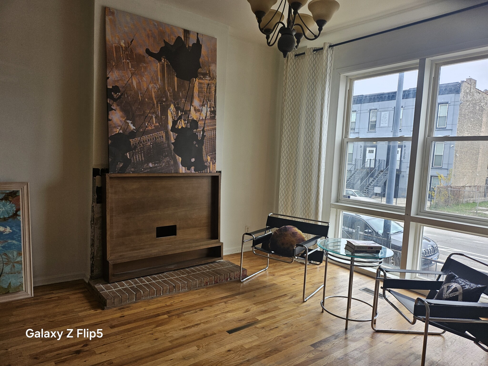 Living Room - 2417 W Warren Blvd