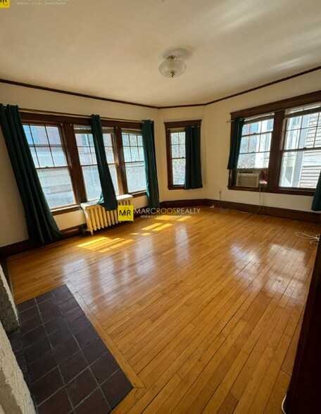Primary Photo - 11 Story St