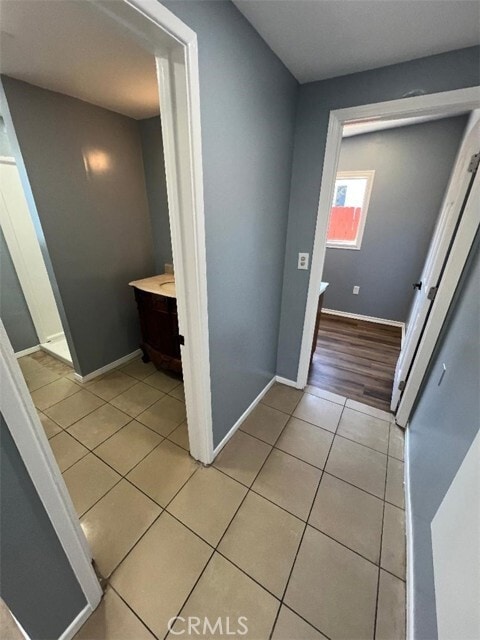 Building Photo - 2144 E Poppy St