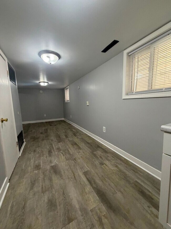 Building Photo - 4828 Melville Ave