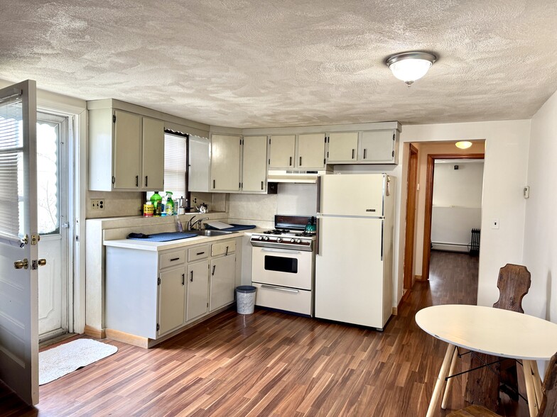 Building Photo - 93 Sigourney St