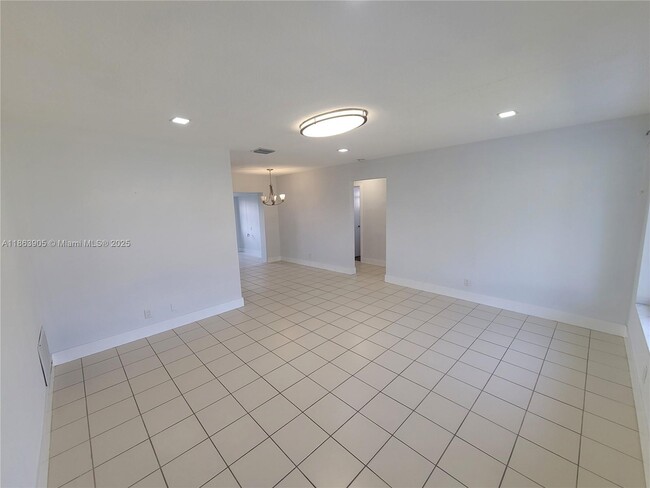Building Photo - 4519 NW 49th Dr