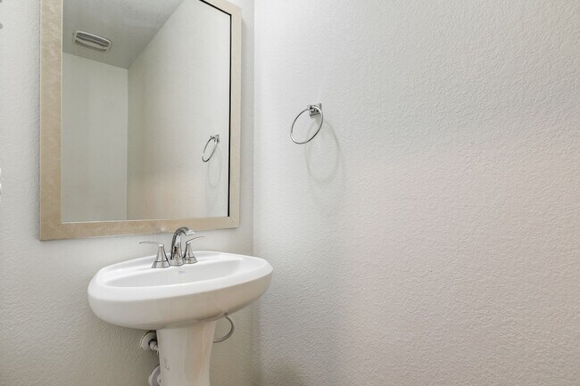 Building Photo - Welcome home to this 3-bedroom 2.5-bath in the desirable Marbella community