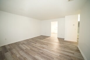 Building Photo - 3307 Pershing St