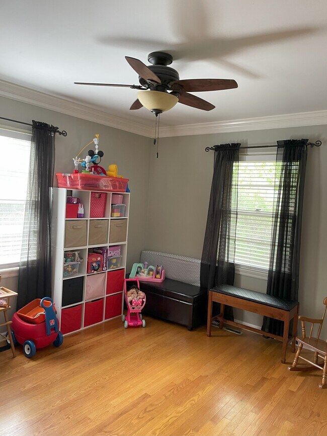 Building Photo - 2900 Oak Ave