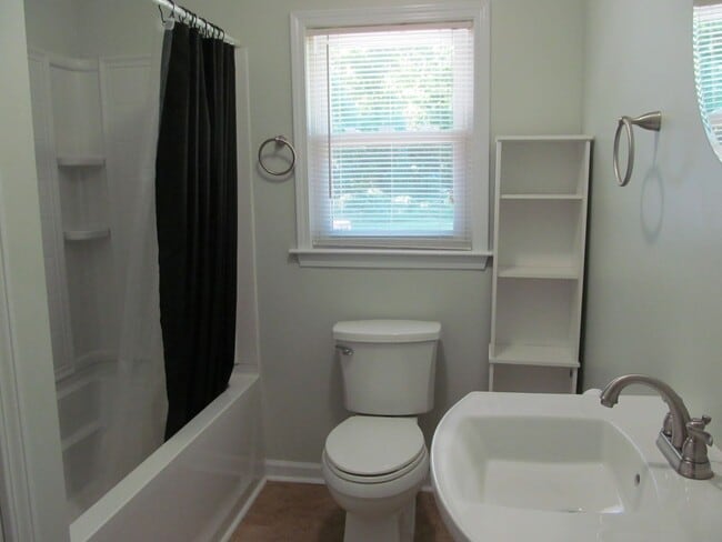 Building Photo - Pinnacle area