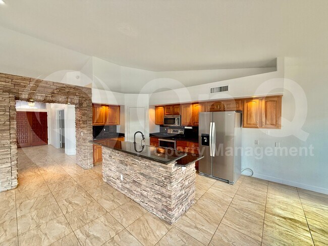 Building Photo - 1625 W Gunstock Loop