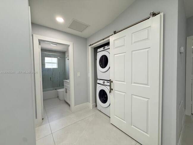 Building Photo - 123 1st St