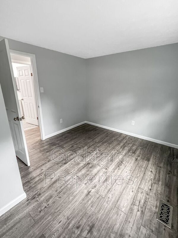 Building Photo - 8535 Hayshed Ln