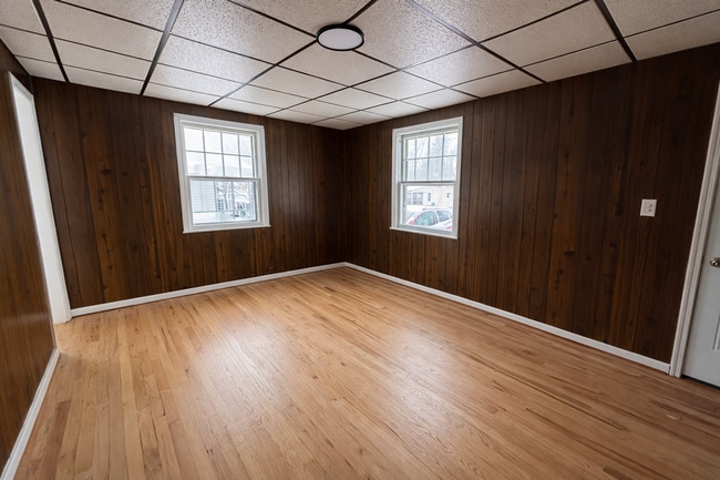 Building Photo - Updated 3BR Home with Garage and Fenced Yard