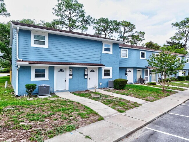 Building Photo - 11359 Bedford Oaks Dr