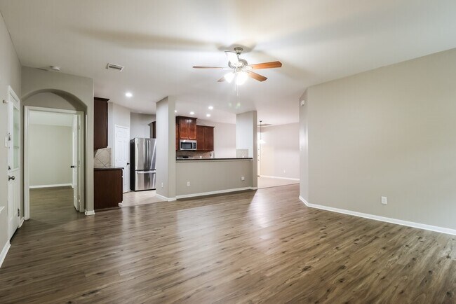 Building Photo - 2815 Lexington Park Dr