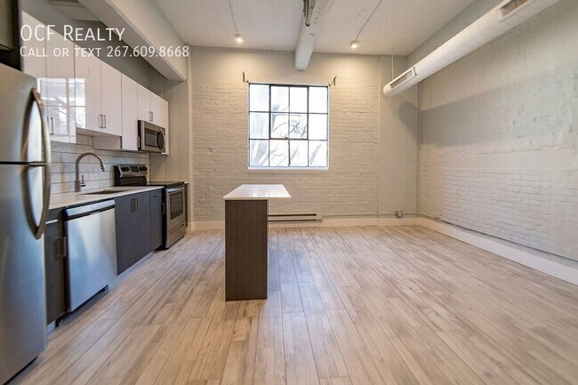 Building Photo - 412 S 13th St
