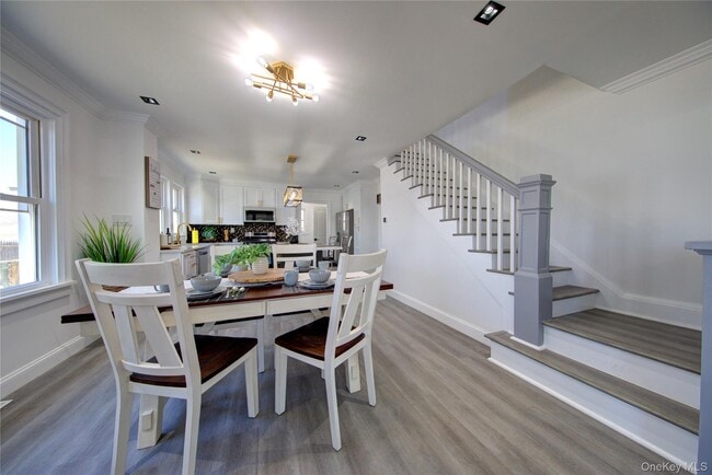 Building Photo - 16 Roosevelt Ave