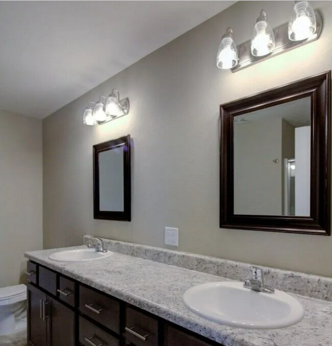 Building Photo - Large 3 bedroom duplex for rent in Battlefield, MO