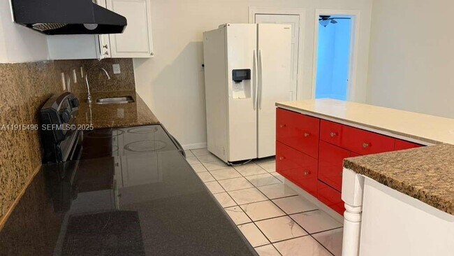 Building Photo - 870 NE 142nd St