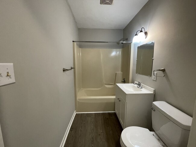 Building Photo - 119 W Vail Ct