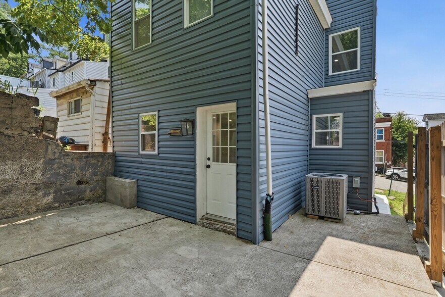 Building Photo - 905 McCandless Ave