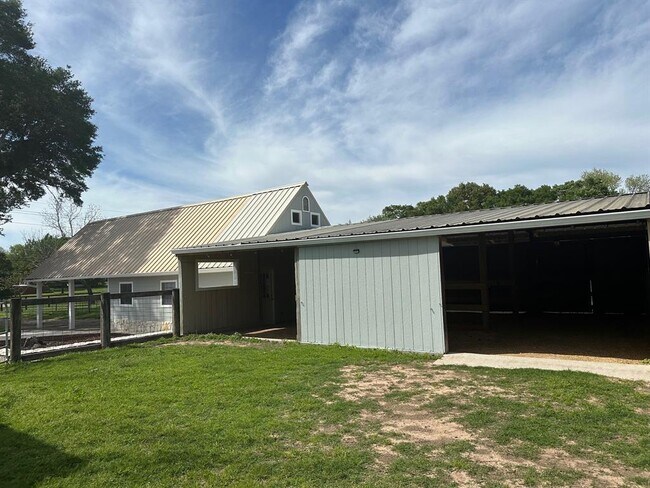 Building Photo - 1410 Field Store Rd