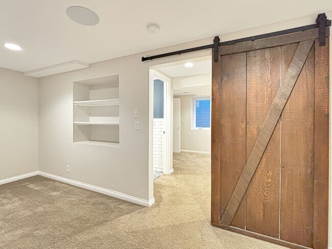 Building Photo - 303 Monroe Ave S