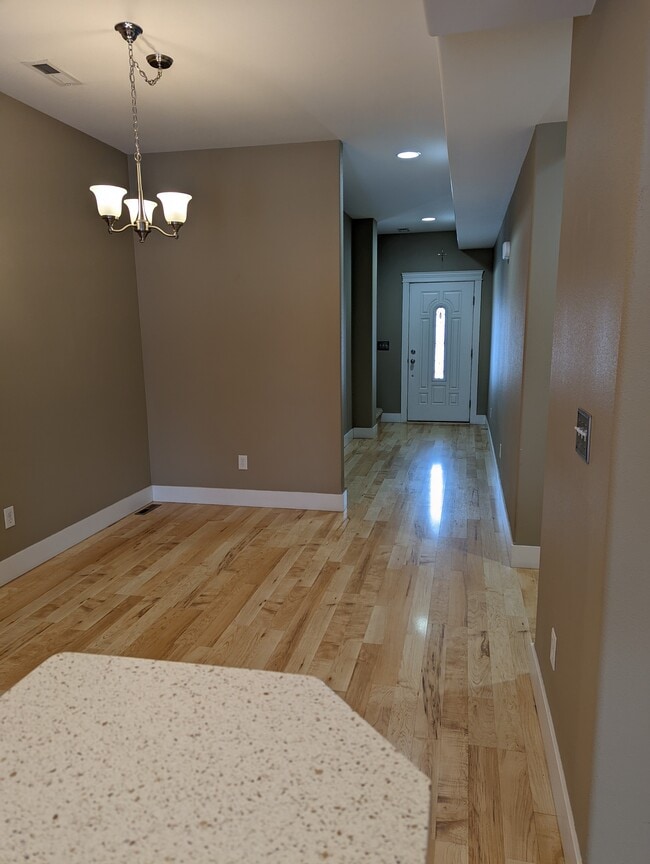 Building Photo - 1035 Rd Runner St