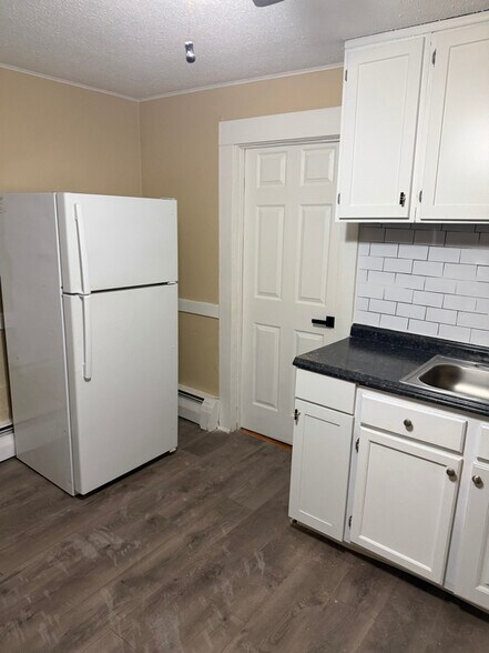 Building Photo - 122 Clark St