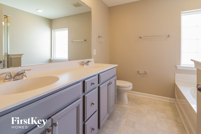 Building Photo - 772 Redbud Ln